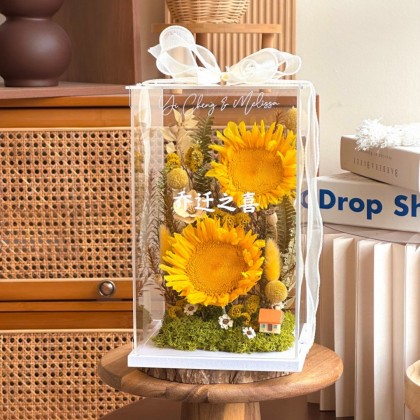 Luella Preserved Sunflower Acrylic Box